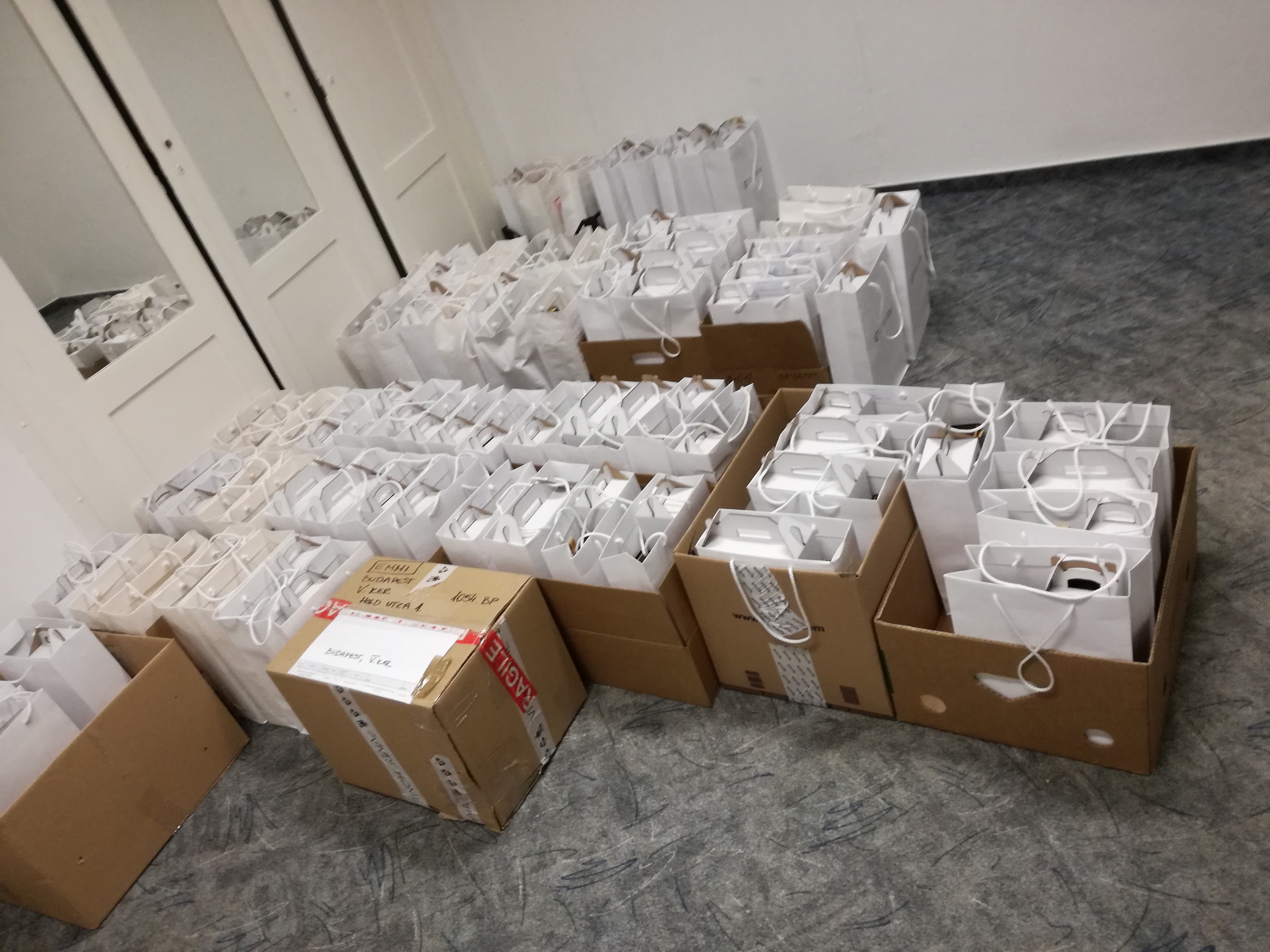 Kisebb áruk szállításra kikészítve